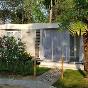 https://holiday-center-valdor-cavallino-treporti.hotelinveneto.com